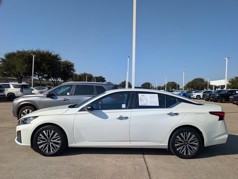 Used 2025 Nissan Altima 2.5 SV FWD image 3