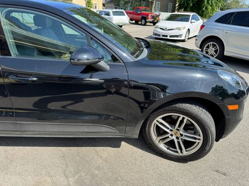 Used 2018 Porsche Macan Sport Edition AWD/4WD image 11
