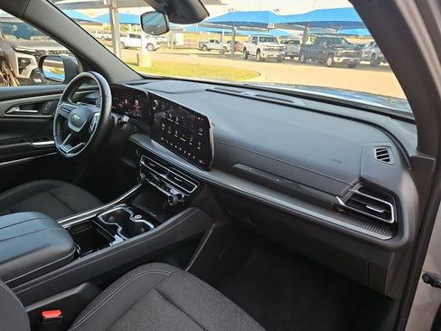 Used 2024 Chevrolet Traverse LT FWD image 23