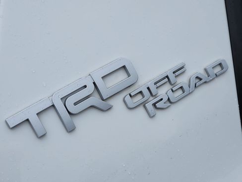 Used 2022 Toyota 4Runner TRD Off-Road AWD/4WD image 12