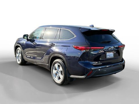 Used 2020 Toyota Highlander L image 3