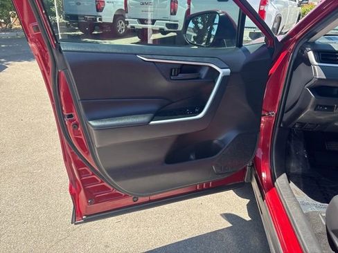 Used 2021 Toyota RAV4 LE AWD/4WD image 13
