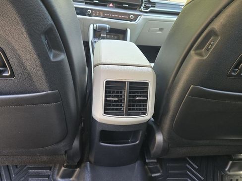 Used 2025 Kia Sportage EX image 24