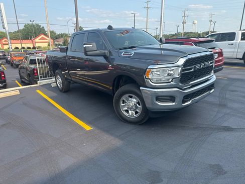 Used 2024 RAM 2500 Tradesman w/ Chrome Appearance Group AWD/4WD image 8