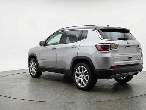 Used 2025 Jeep Compass Limited AWD/4WD image 6