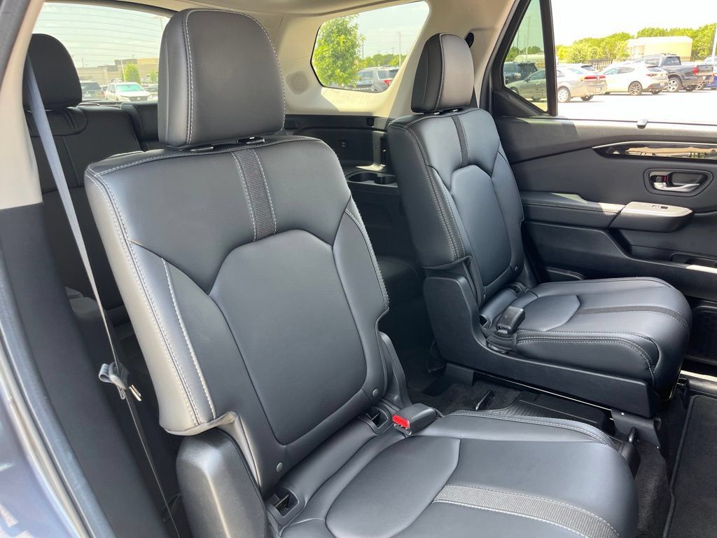 Used 2025 Honda Pilot Touring image 28