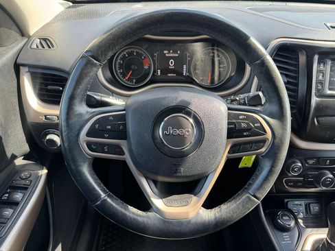 Used 2017 Jeep Cherokee Sport w/ Cold Weather Group AWD/4WD image 19