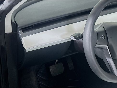 Used 2023 Tesla Model 3 Standard Range image 16