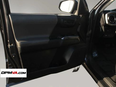 Used 2021 Toyota Tacoma SR5 AWD/4WD image 14