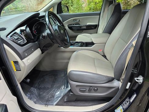 Used 2018 Kia Sedona EX image 19