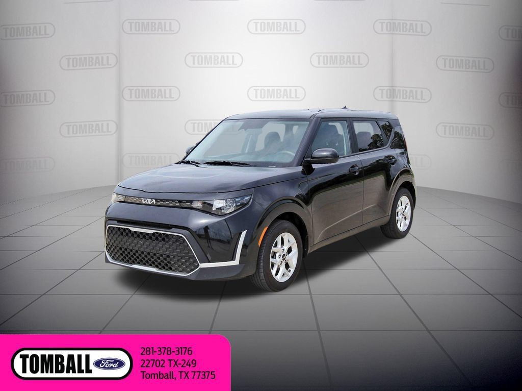 Used 2025 Kia Soul LX w/ LX Technology Package FWD image 3