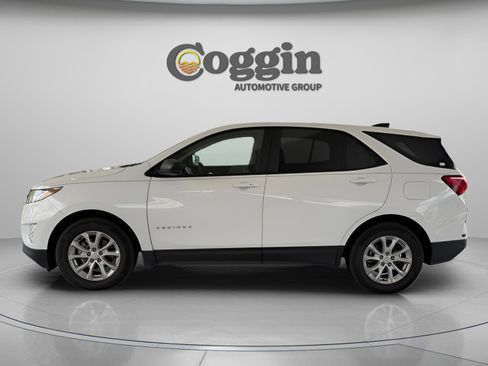 Used 2020 Chevrolet Equinox LS w/ LS Convenience Package image 2