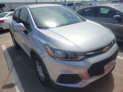 Used 2019 Chevrolet Trax LS w/ Tint and Cruise Package FWD image 1