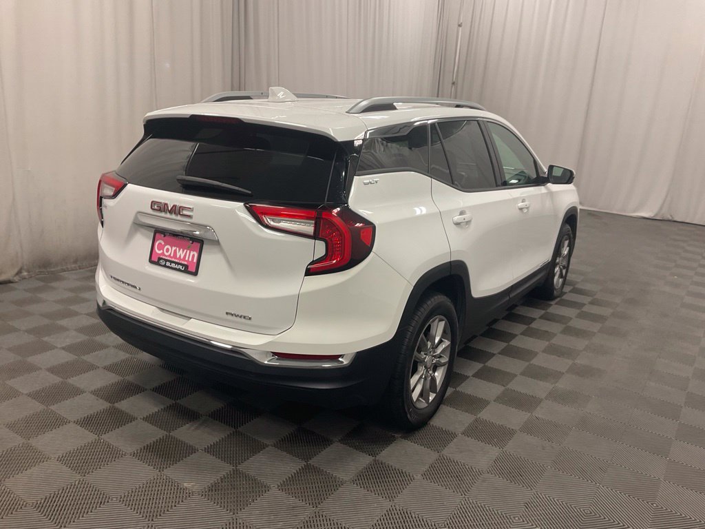 Used 2024 GMC Terrain SLT AWD/4WD image 12