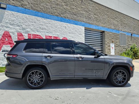 Used 2023 Jeep Grand Cherokee L Summit w/ High Altitude Package AWD/4WD image 8