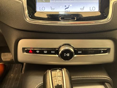 Used 2016 Volvo XC90 T6 Momentum AWD/4WD image 16