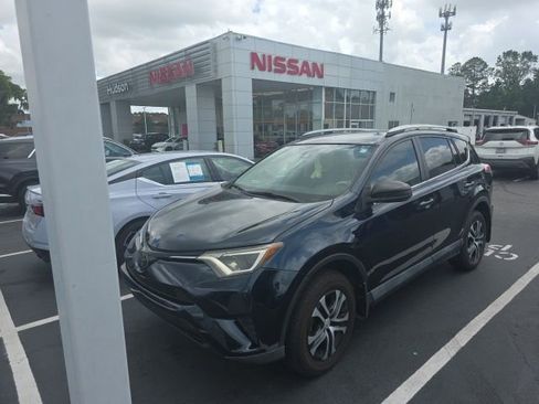 Used 2017 Toyota RAV4 LE FWD image 3