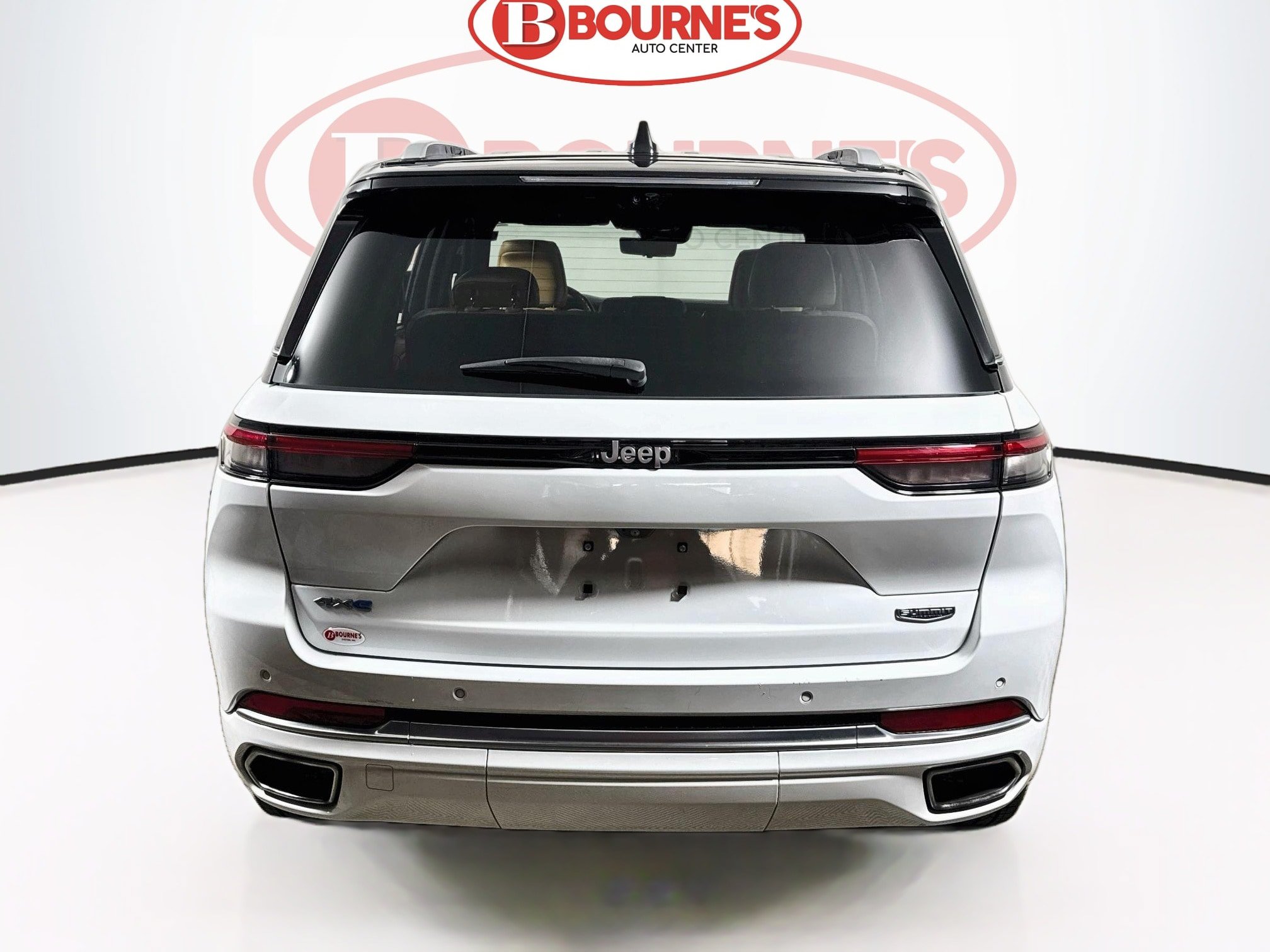 Used 2023 Jeep Grand Cherokee Summit w/ Advanced Protech Group IV AWD/4WD image 11
