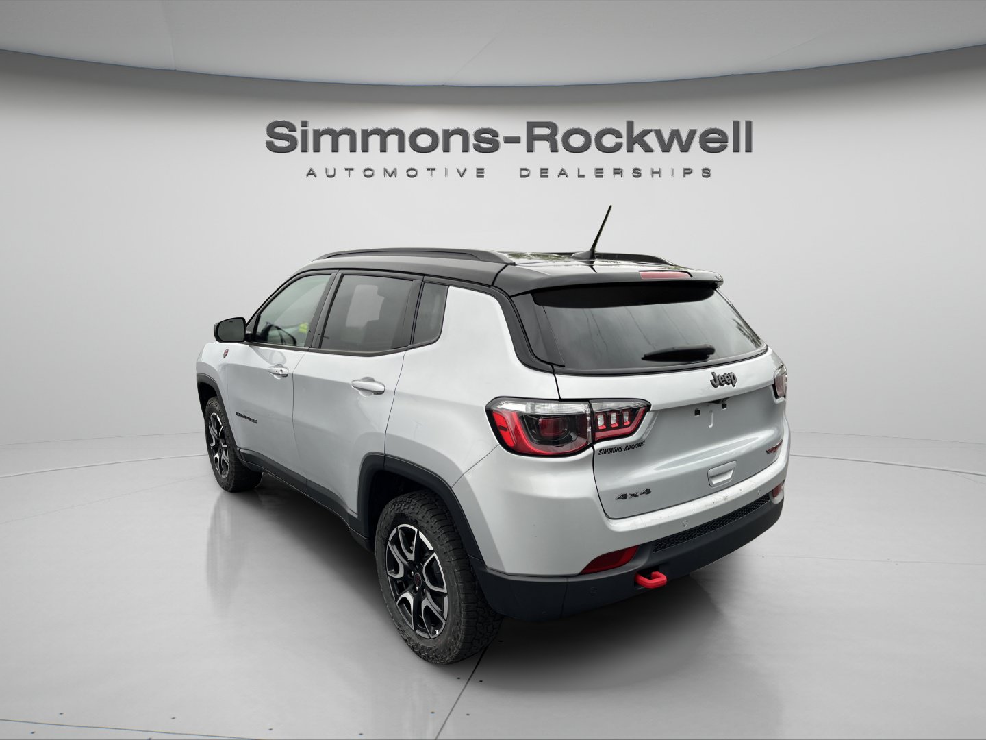 Used 2025 Jeep Compass Trailhawk AWD/4WD image 3