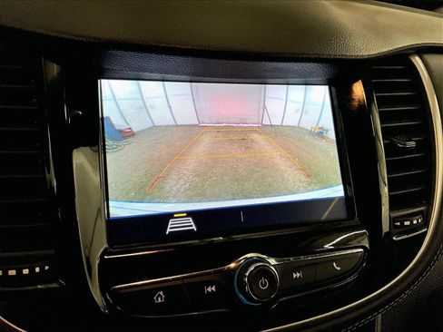 Used 2022 Chevrolet Trax LT w/ LT Convenience Package image 20