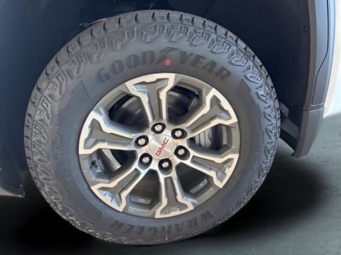 New 2026 GMC Sierra 1500 SLE image 7