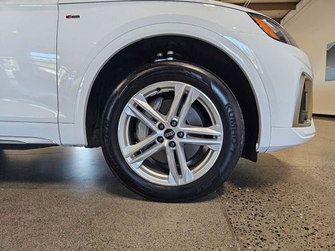 Used 2024 Audi Q5 e Premium w/ Convenience Package AWD/4WD image 9