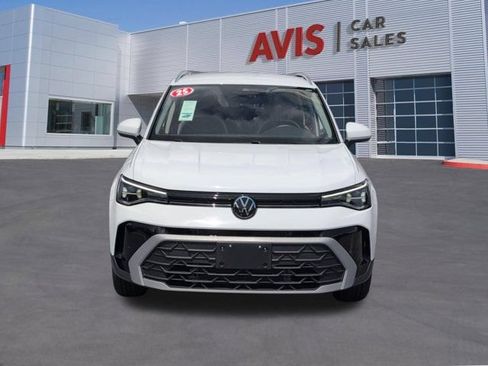 Used 2025 Volkswagen Taos SE AWD/4WD image 2
