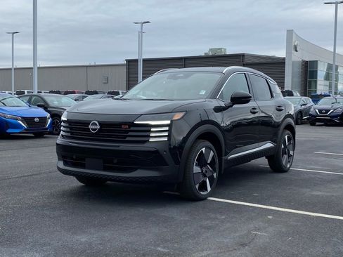 New 2025 Nissan Kicks SR image 8