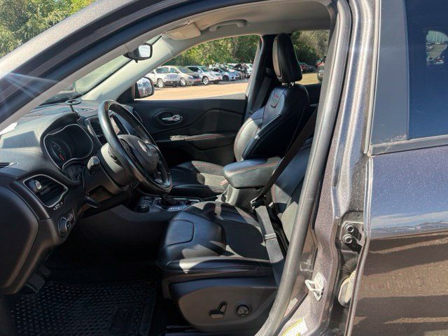 Used 2020 Jeep Cherokee Trailhawk w/ Cold Weather Group AWD/4WD image 15
