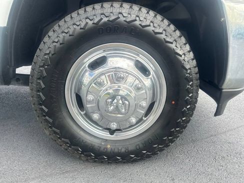Used 2024 RAM 3500 Tradesman w/ Chrome Appearance Group AWD/4WD image 9