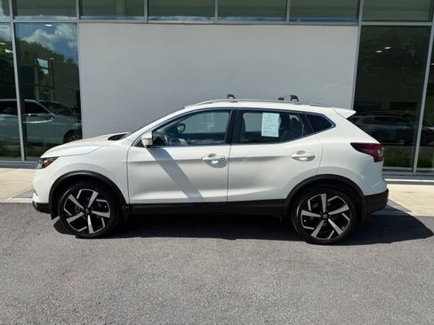Used 2022 Nissan Rogue Sport SL AWD/4WD image 2
