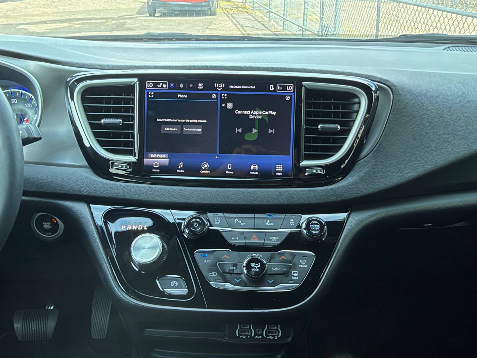 Used 2025 Chrysler Pacifica Select FWD image 16