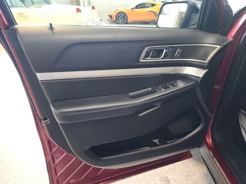 Used 2017 Ford Explorer XLT AWD/4WD image 9