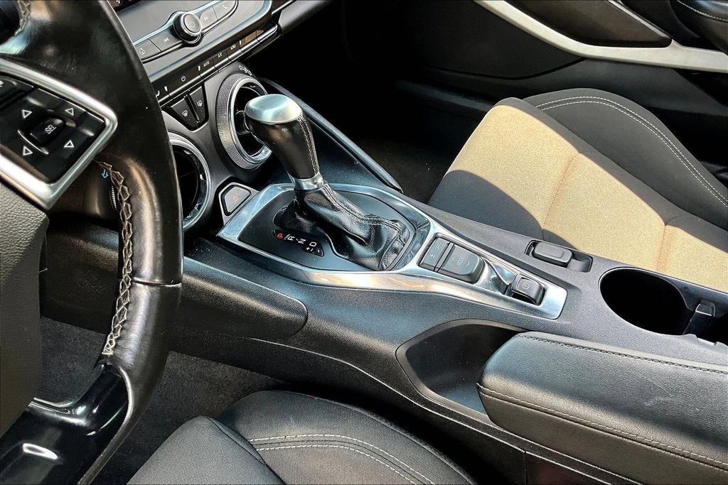 Used 2020 Chevrolet Camaro LT RWD image 17