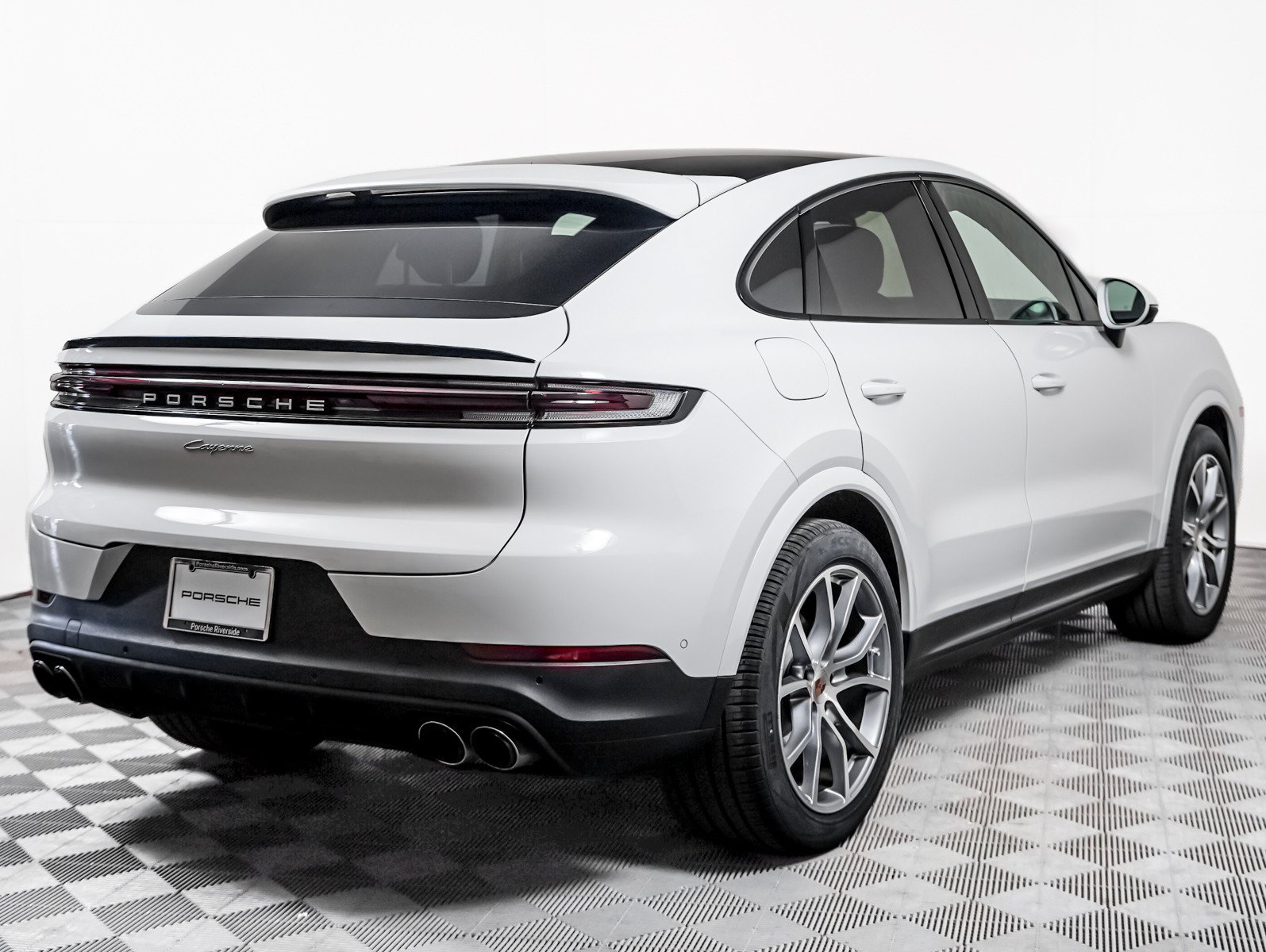 Certified 2025 Porsche Cayenne Coupe AWD/4WD image 10