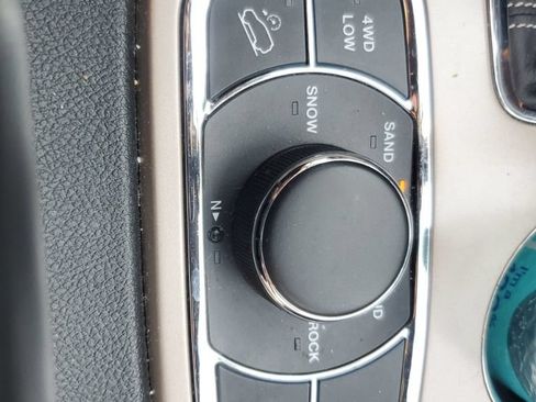 Used 2017 Jeep Grand Cherokee Limited AWD/4WD image 19