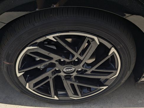 New 2026 Nissan Sentra SR w/ SR Premium Package FWD image 7