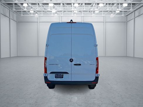 Used 2025 Mercedes-Benz Sprinter 2500 image 5