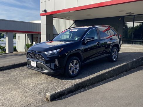 Certified 2025 Toyota RAV4 XLE FWD image 5