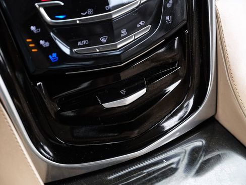 Used 2019 Cadillac Escalade Platinum AWD/4WD image 25