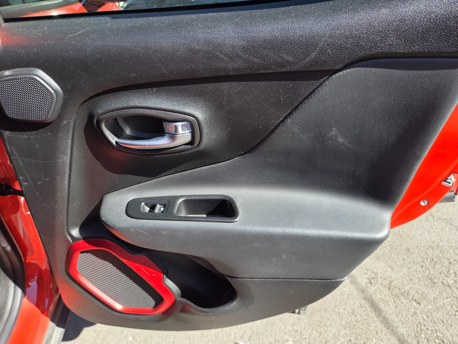 Used 2015 Jeep Renegade Trailhawk AWD/4WD image 12