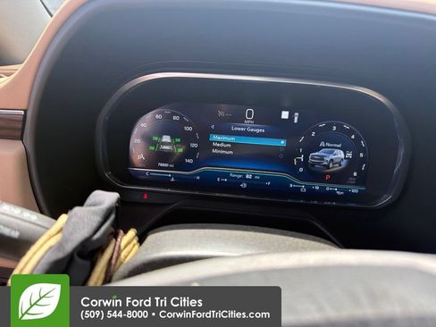 Used 2022 Chevrolet Suburban Premier AWD/4WD image 3