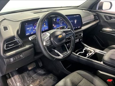 Used 2025 Chevrolet Traverse LT AWD/4WD image 17