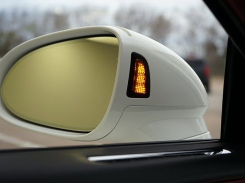 Used 2021 Bentley Flying Spur V8 image 28