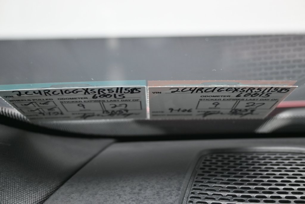 Used 2025 Chrysler Pacifica Limited FWD image 10