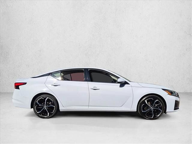 Used 2024 Nissan Altima 2.5 SR FWD image 4