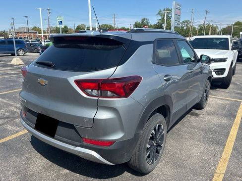 Used 2023 Chevrolet TrailBlazer LT AWD/4WD image 3