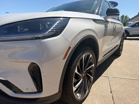 Used 2025 Lincoln Aviator Reserve w/ Equipment Group 201A AWD/4WD image 4