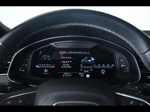 Used 2022 Audi SQ8 Prestige image 10