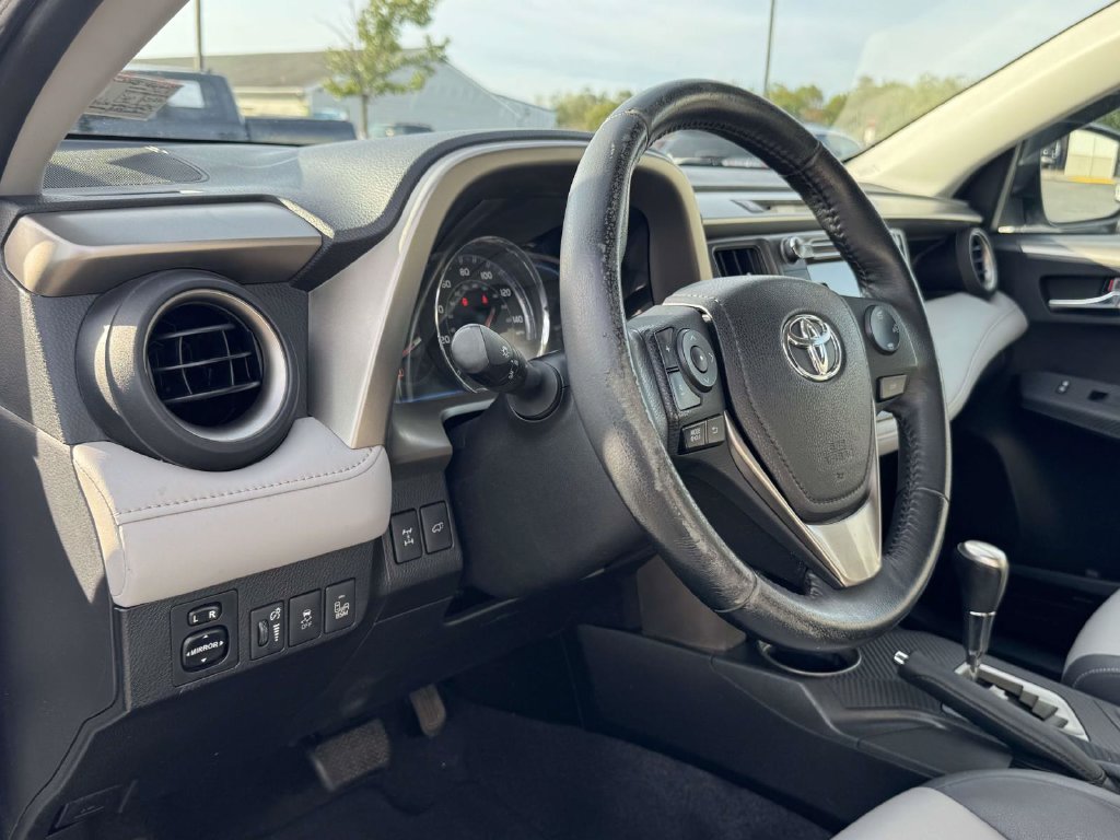 Used 2014 Toyota RAV4 Limited w/ Technology Package AWD/4WD image 2